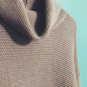 long pale pick turtle neck